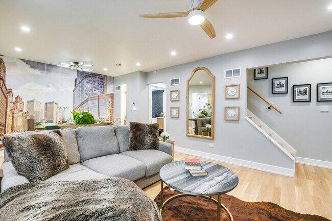 Foto del edificio - 6242 N Kenmore Ave