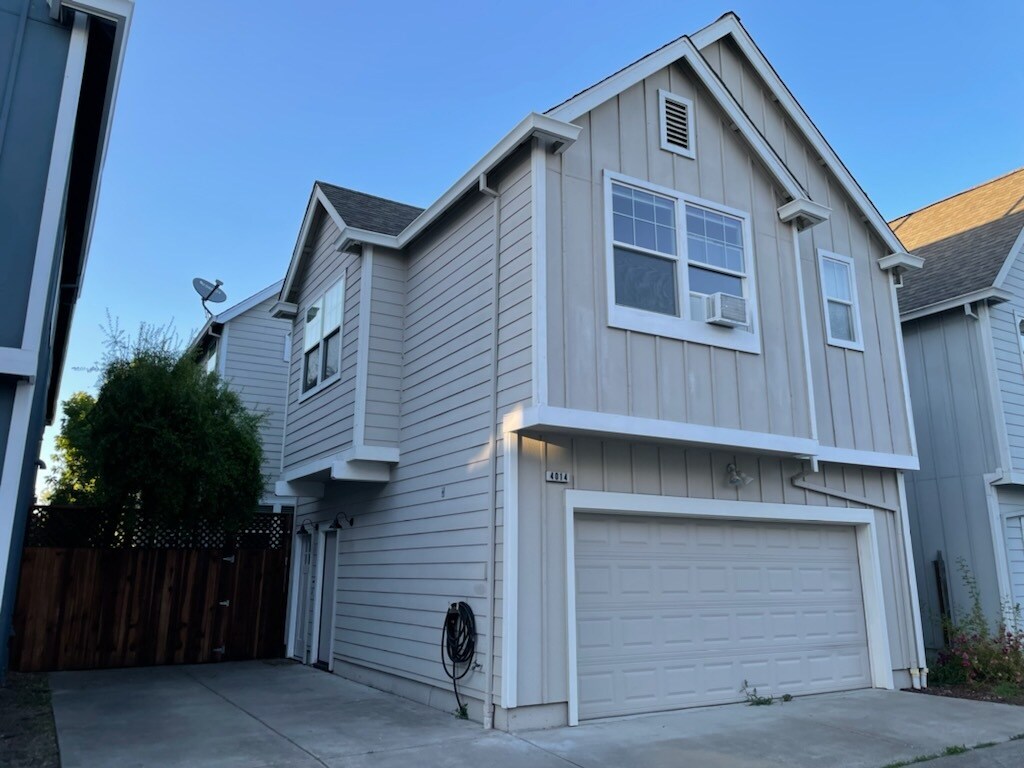 Primary Photo - 4012 New Zealand Ave