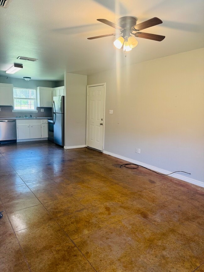 Building Photo - 134 Peavine Rd