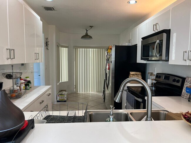 Foto del edificio - 10990 NW 62nd Terrace
