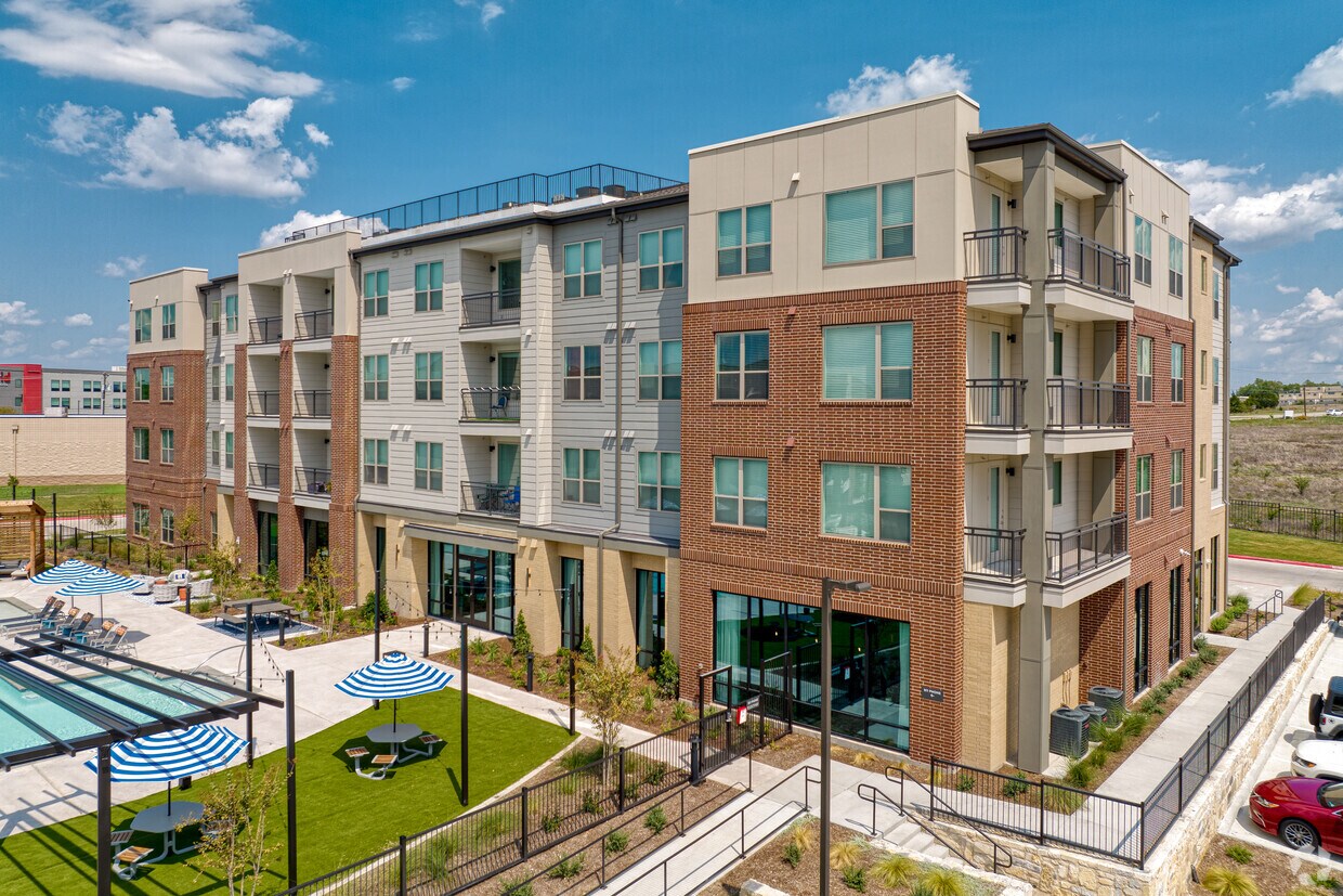 The Warner 2670 S A W Grimes Blvd Round Rock, TX Apartments for