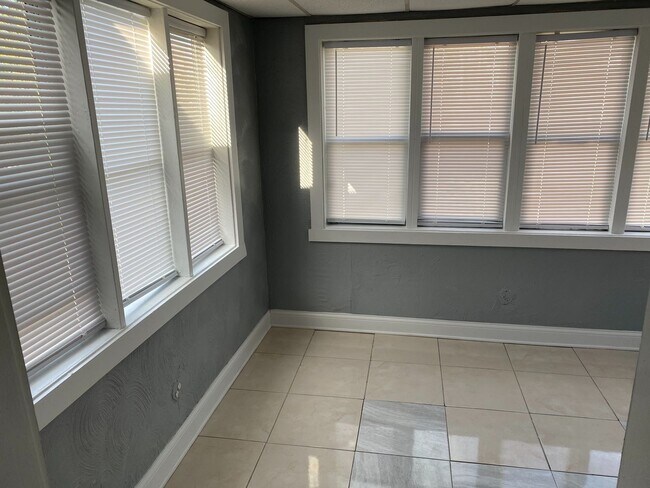 Building Photo - 3243 Delor St