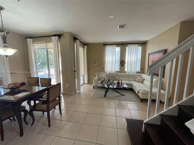 Building Photo - 160 Jacaranda Country Club Dr