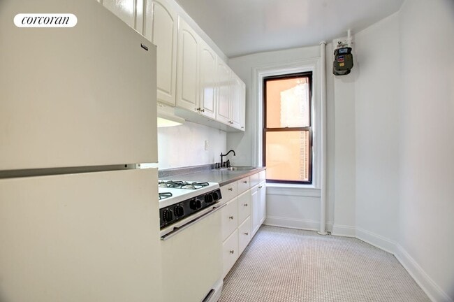 Building Photo - 511 W 169th St