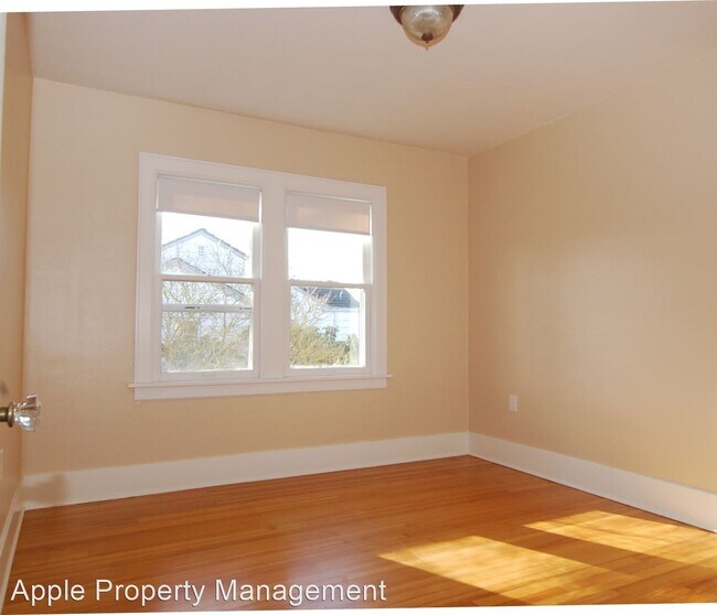 Foto del edificio - 2 br, 1 bath House - 7734 10th Ave NW