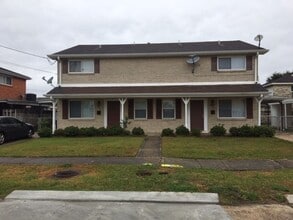 Building Photo - 1941-1943 Rosary Dr