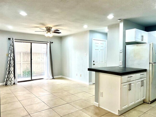 Foto del edificio - 2750 Holly Hall St