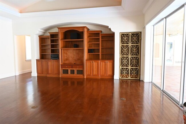 Building Photo - 8050 Whitford Ct