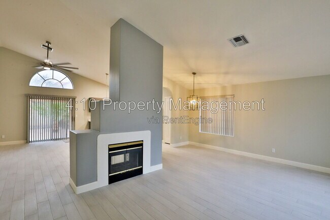 Building Photo - 4230 E Woodland Dr