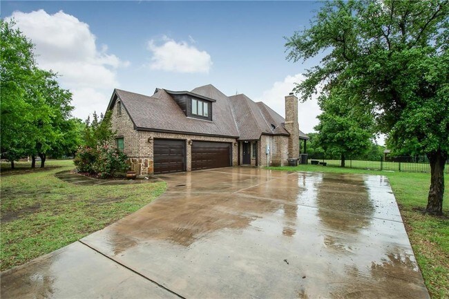 Building Photo - 135 Crooked Stick