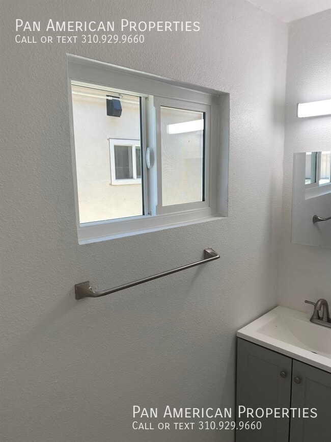 Foto del edificio - 1423 W Lingan Ln