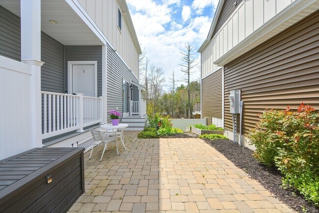 Foto del edificio - 18 Cleary Cir