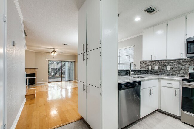 Foto del edificio - 11815 Vance Jackson Rd