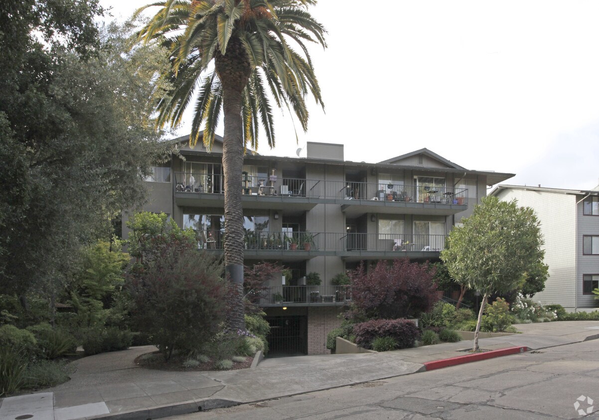 Building Photo - Roble Vista Apartments