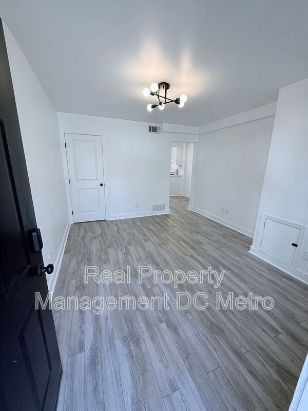 Building Photo - 1447 Holbrook St NE