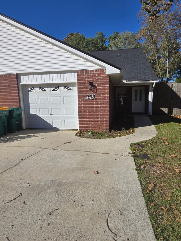 Primary Photo - 707 Woodlawn Ave