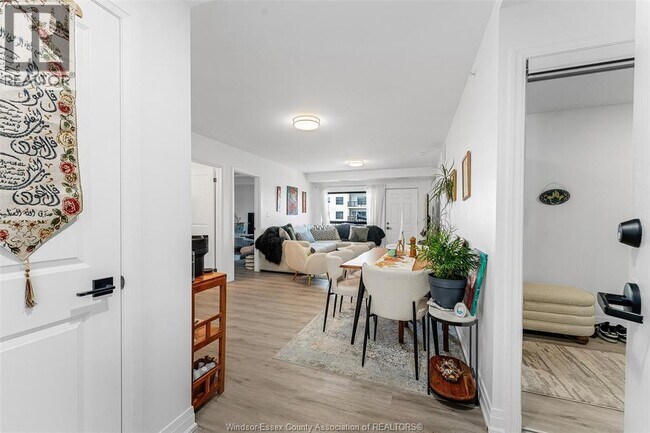 Photo du bâtiment - 3370 Stella Crescent