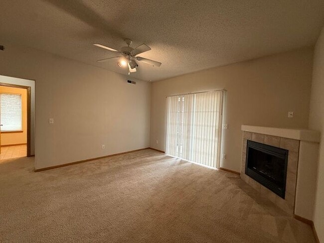 Building Photo - $1,300| 2 Bedroom, 1 Bathroom Condo | No P...