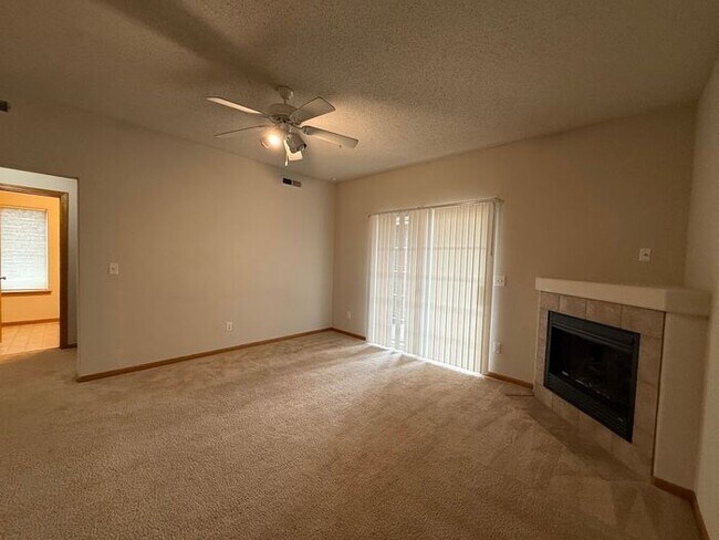 Foto del edificio - $1,300| 2 Bedroom, 1 Bathroom Condo | No P...