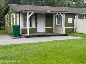 Building Photo - 329 Pine Ave