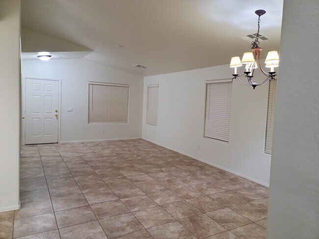 Foto del edificio - 2440 W Parkway Dr