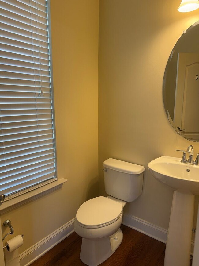 Foto del edificio - Well Maintain Townhome in Market Square!