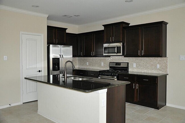 Foto del edificio - 18015 Tall Chestnut St