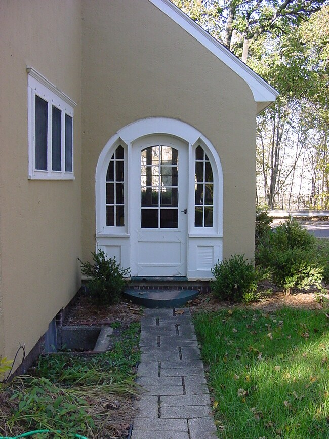 Building Photo - 901 Moores River Dr