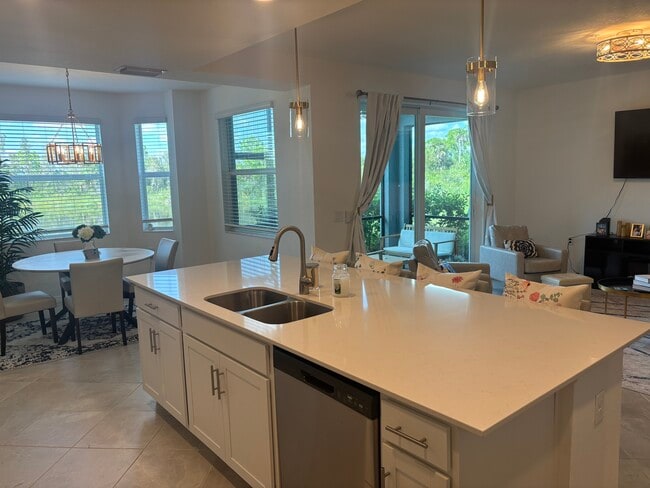 Foto del edificio - 14151 Heritage Landing Blvd