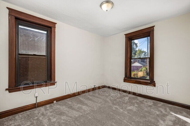 Foto del edificio - 5033 Ray Ave