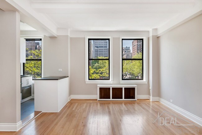 Foto del edificio - 299 E 21st St