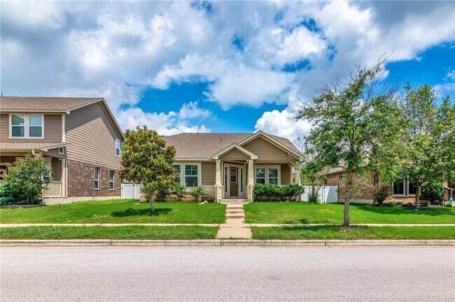 Building Photo - 1003 Alamo Plaza Dr