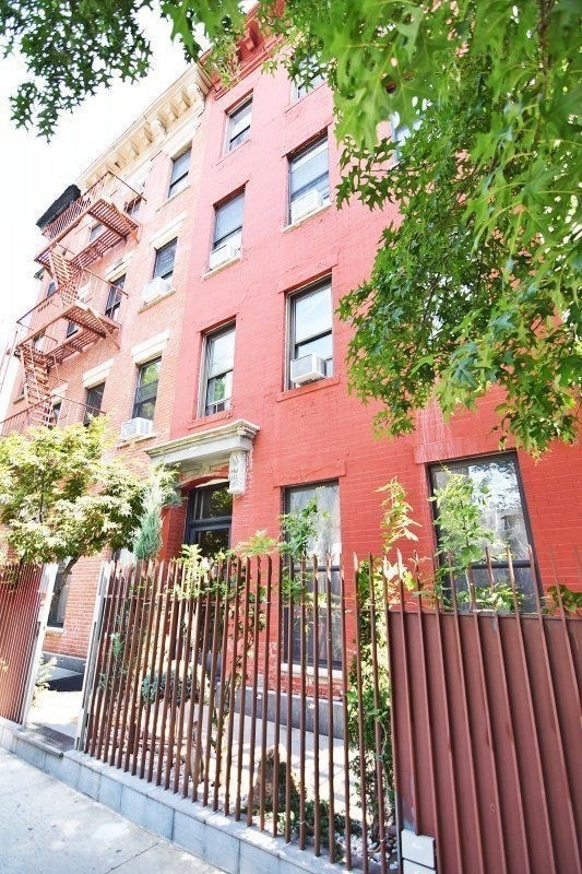 Primary Photo - 171 East 117th Street