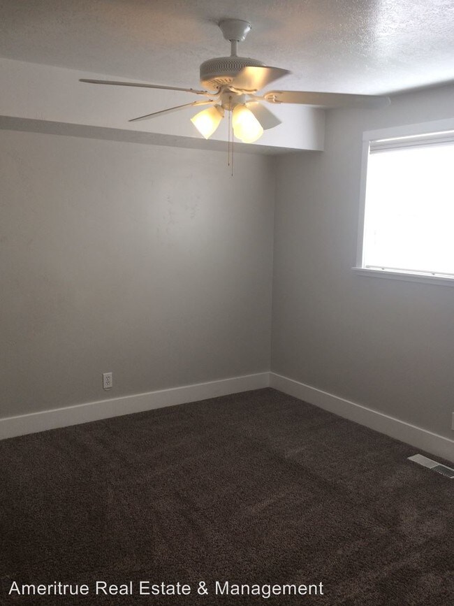 Building Photo - 3 br, 1 bath Apartment - 222 S 100 W
