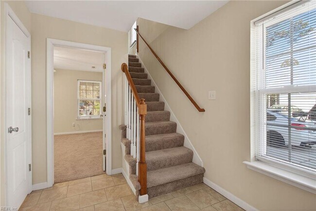 Foto del edificio - Immaculate Townhome in Camellia Gardens!