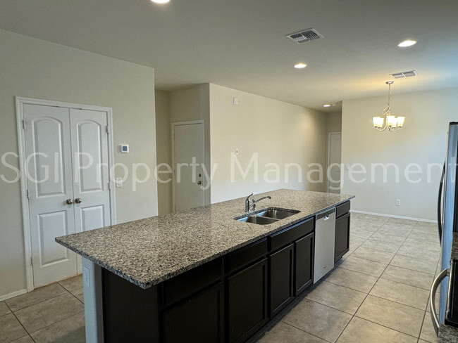 Foto del edificio - Gorgeous Casa Grande home ready for move in