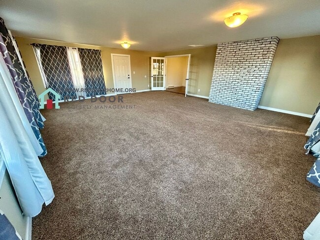 Building Photo - Modern 2 Bed / 1 Bath Duplex | Prime Great Falls Location |