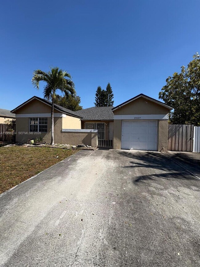 Foto del edificio - 20237 NW 32nd Ave