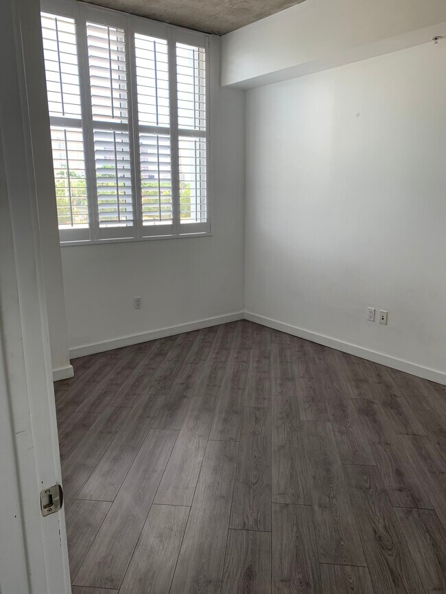 Master Bedroom - 300 S Australian Ave