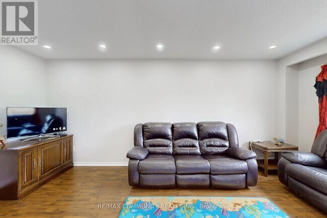 Building Photo - 18 Knightsbridge Way