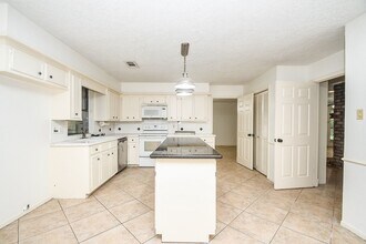 Building Photo - 6702 Spring Leaf Dr