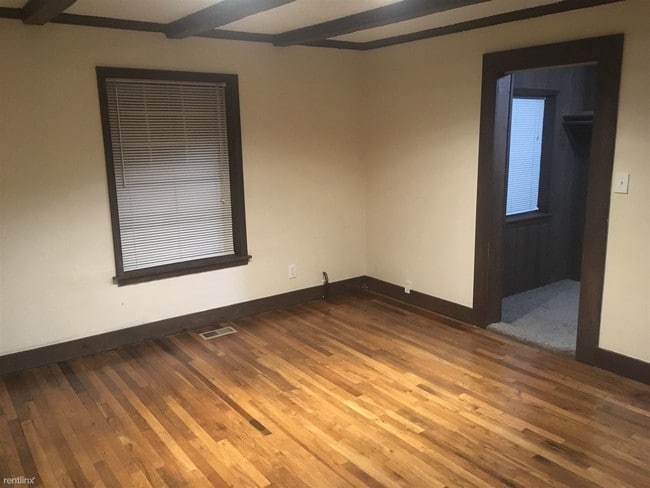 Building Photo - 3 br, 1 bath House - 1370 S Belsay Rd