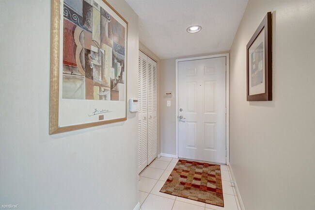 Foto del edificio - 2 br, 2 bath Condo - 6093 Pointe Regal Cir...