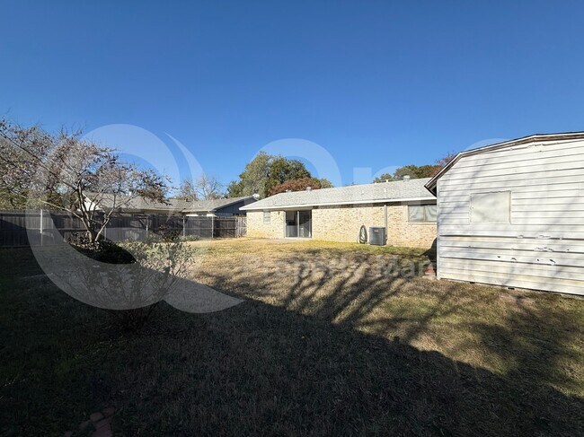 Foto del edificio - 3425 Cherrywood Ln