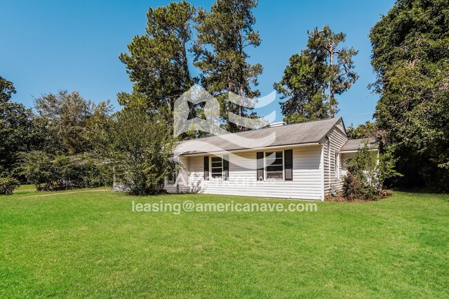 Building Photo - 664 Schroder Ave NE