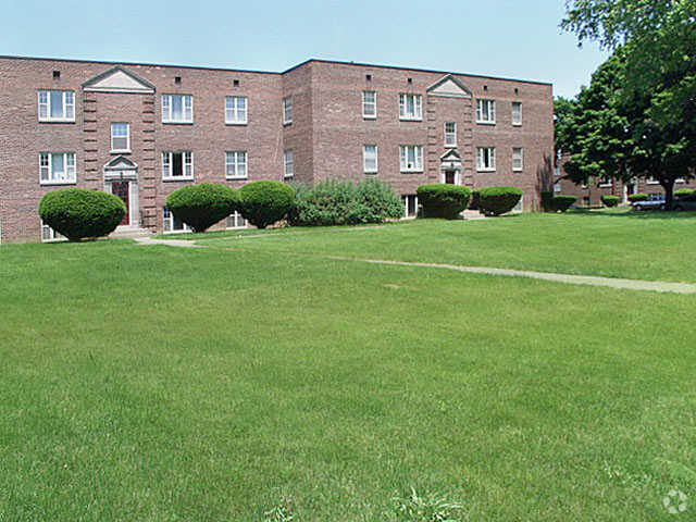 Browncroft Apartments & Townhouses - Apartments in Rochester, NY ...