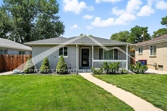 Building Photo - 2885 S Pennsylvania St