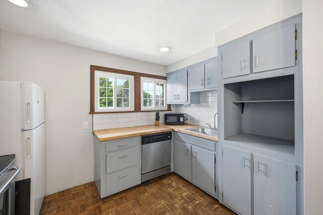 Foto del edificio - 3438 W 133rd St