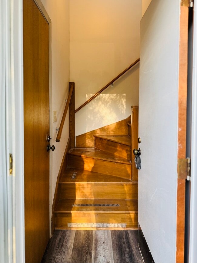 Building Photo - 514 Talma St