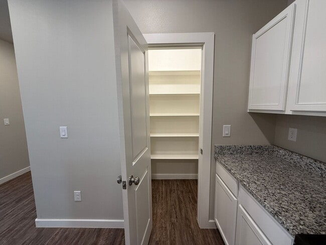 Building Photo - 509 E 21st St